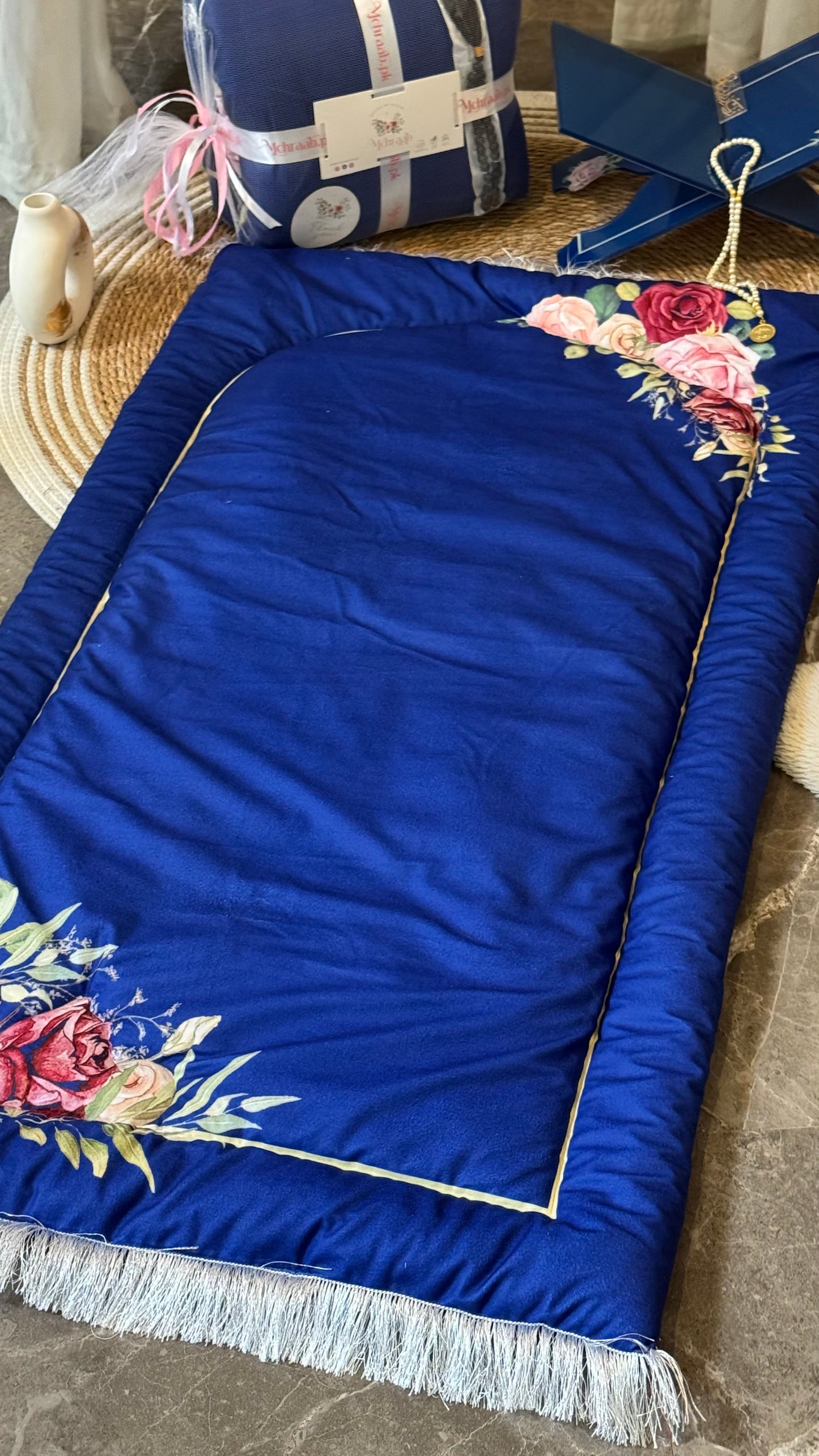 Ad09: Royal Blossom Prayer Mat.