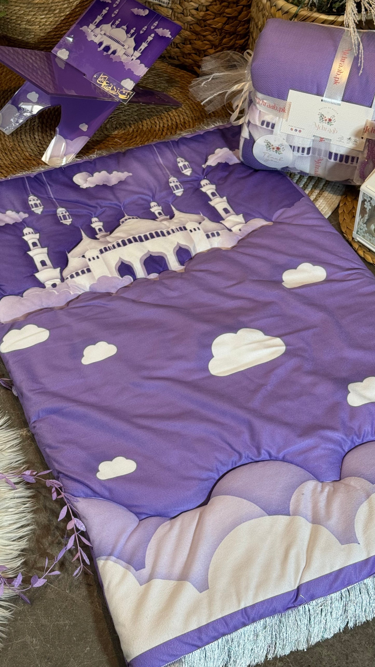 K04:Prayer mat - purple with white mosque