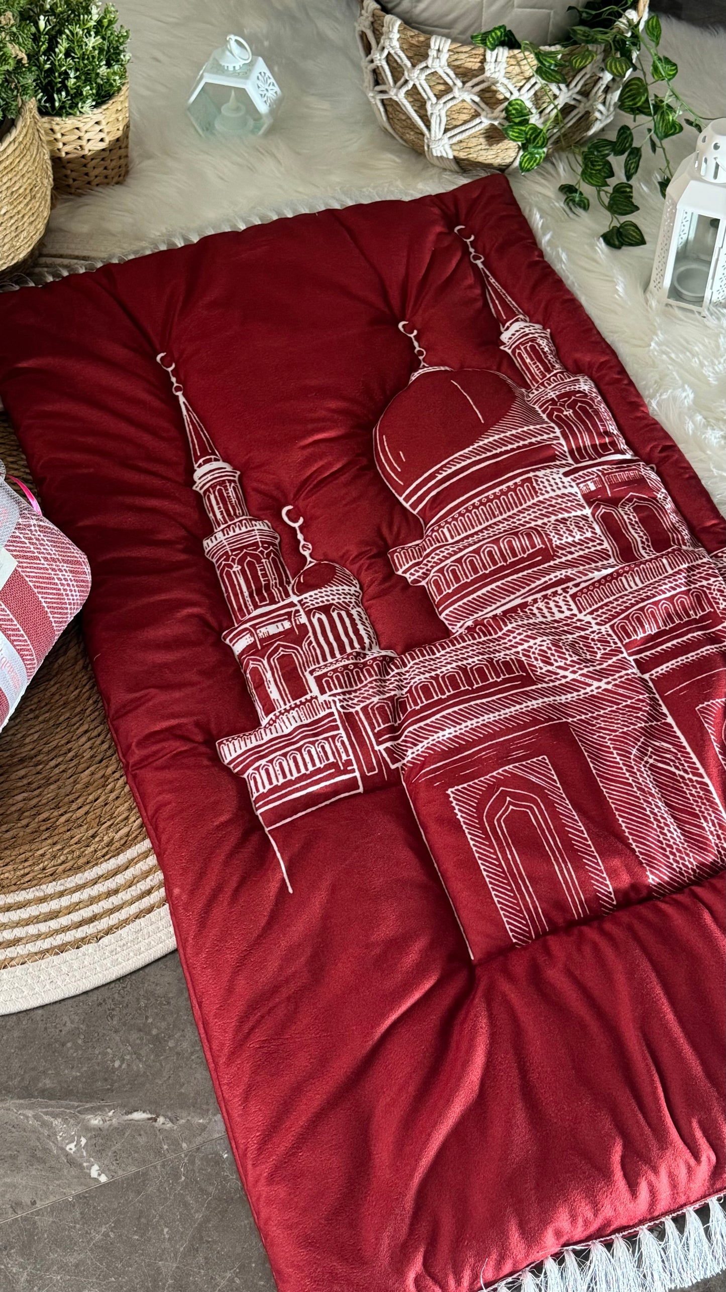 Ad12:Red color masjid e nabwi prayer mat/ janamaz