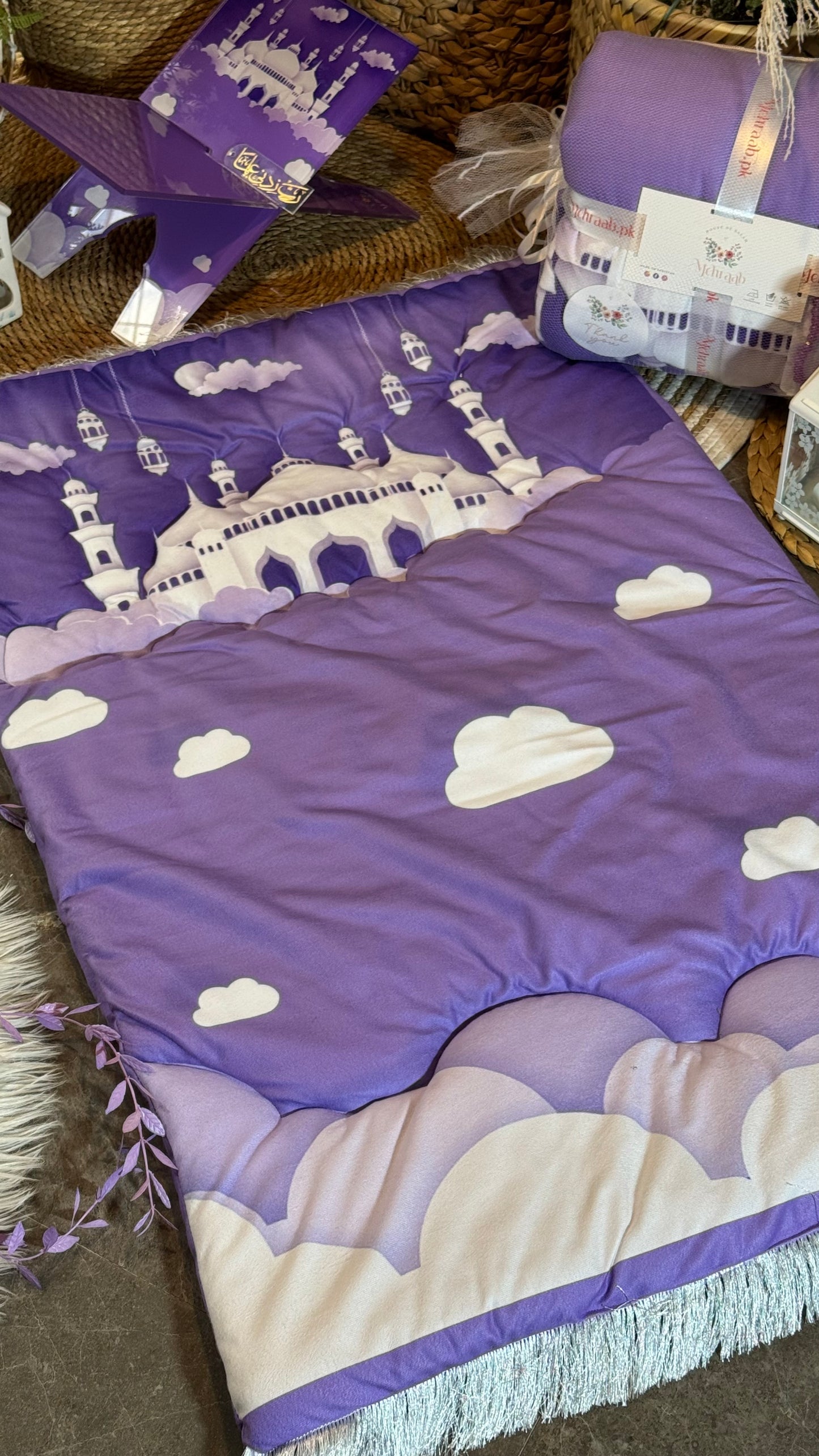 K04:Prayer mat - purple with white mosque