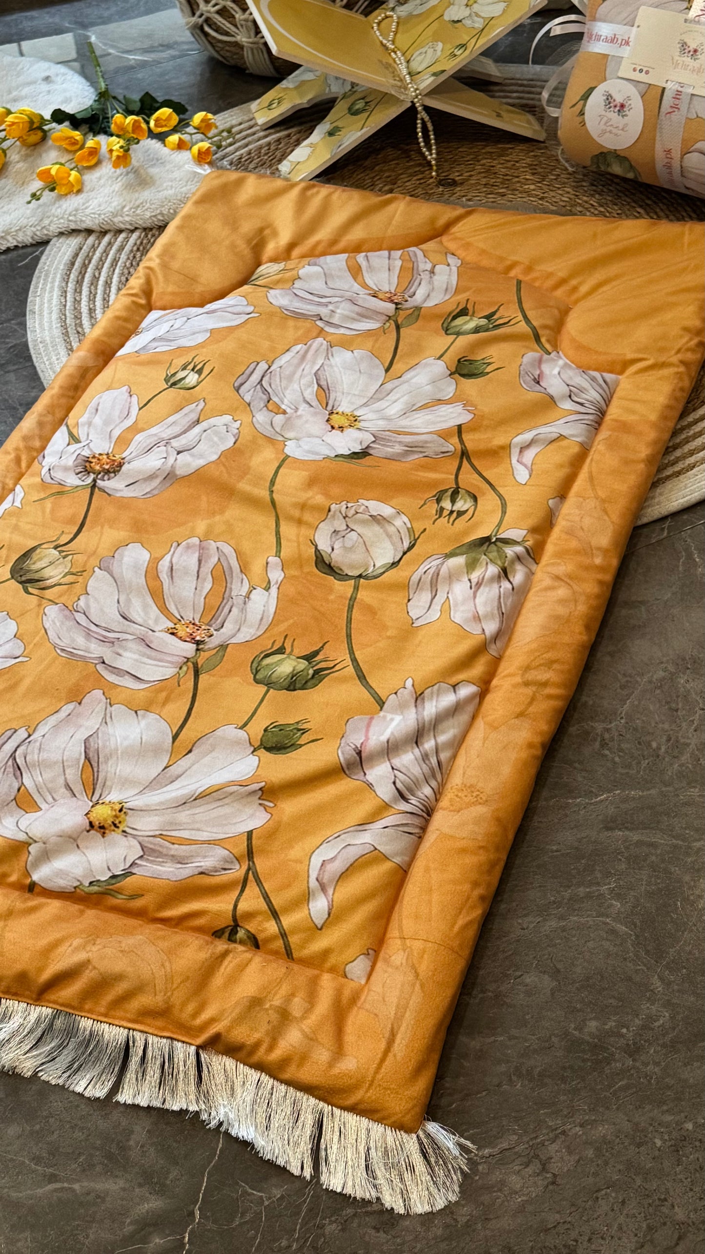 Ad14: Noor Zahra Prayer Mat – Luxury Velvet Janamaz