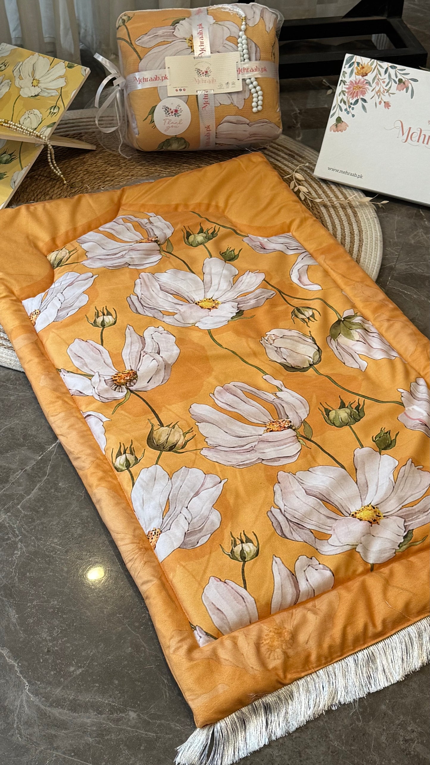 Ad14: Noor Zahra Prayer Mat – Luxury Velvet Janamaz