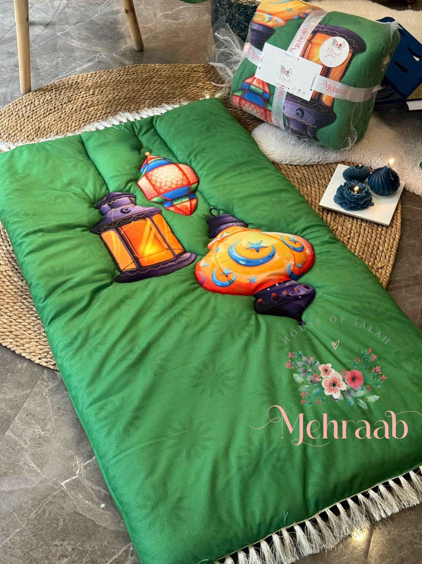 Prayer mat in parrot green with lanterns